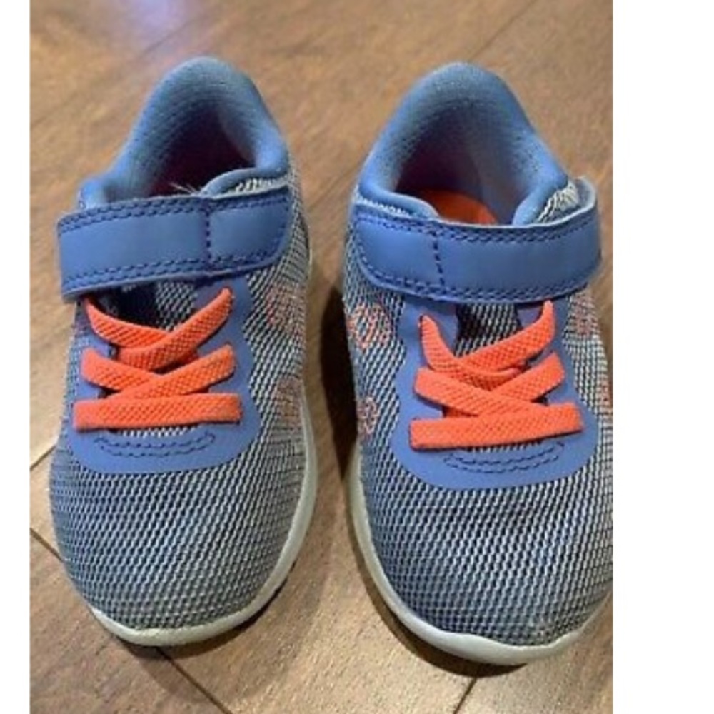 Toddler girls size 5c Nike sneakers